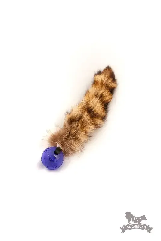 Doggie – Zen Ball m/vaskebjørn hale