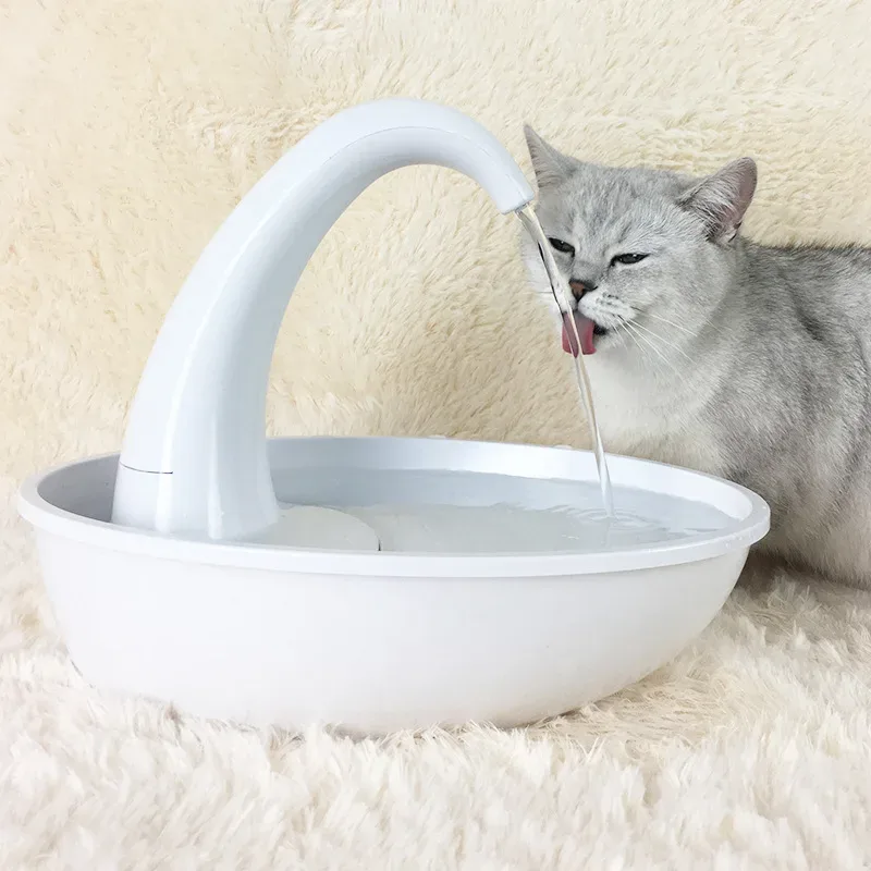 Drikkefontene til katt og hund 1,8 liter