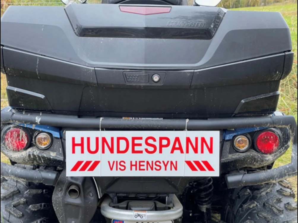 HUNDESPANN VIS HENSYN skilt.
