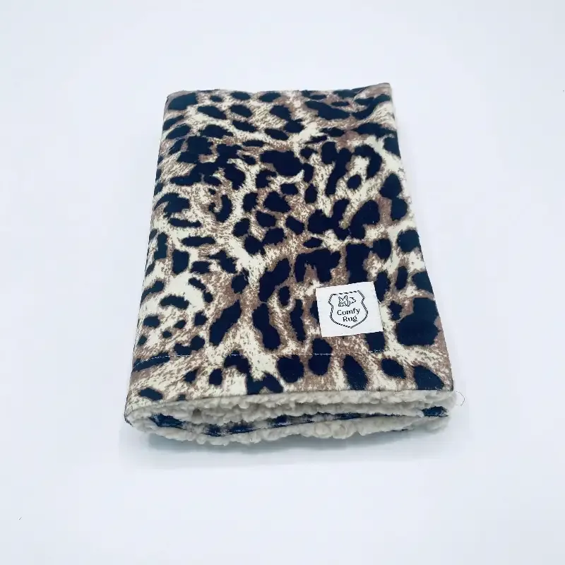 Kampanje! ComfyRug Cheetah vanntett hundeteppe