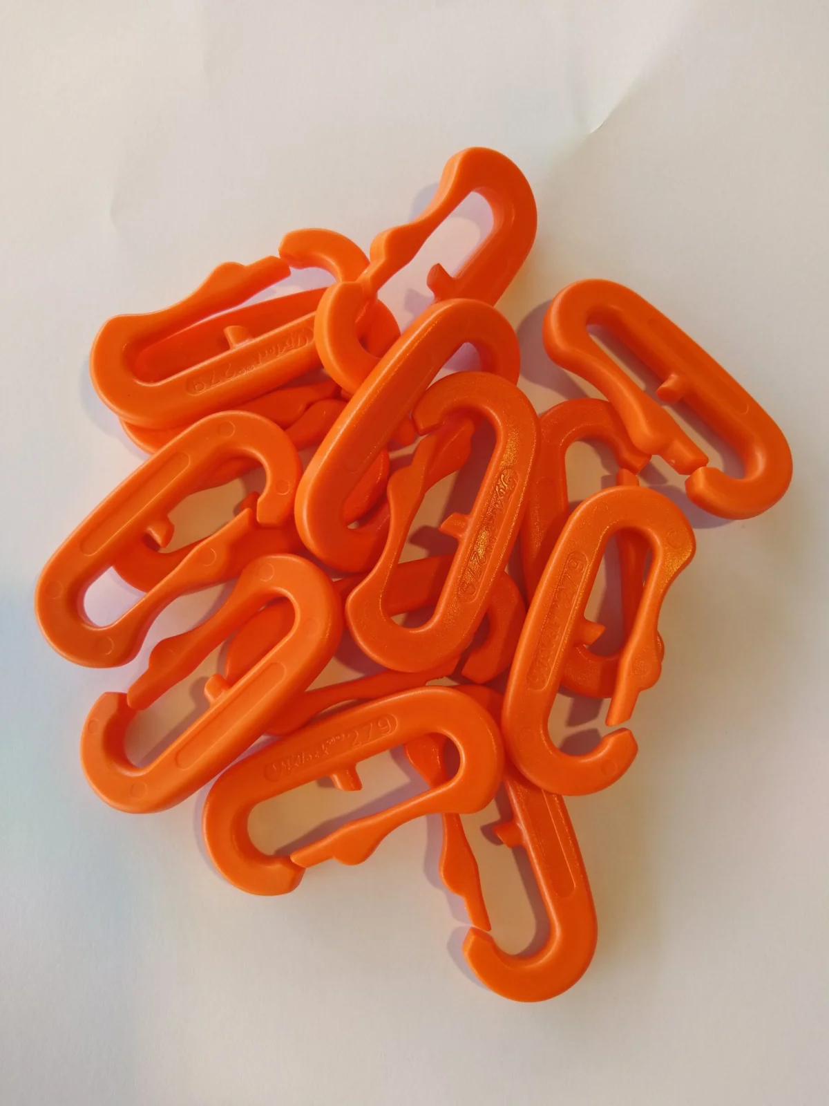 Nakkelinekroker i plast