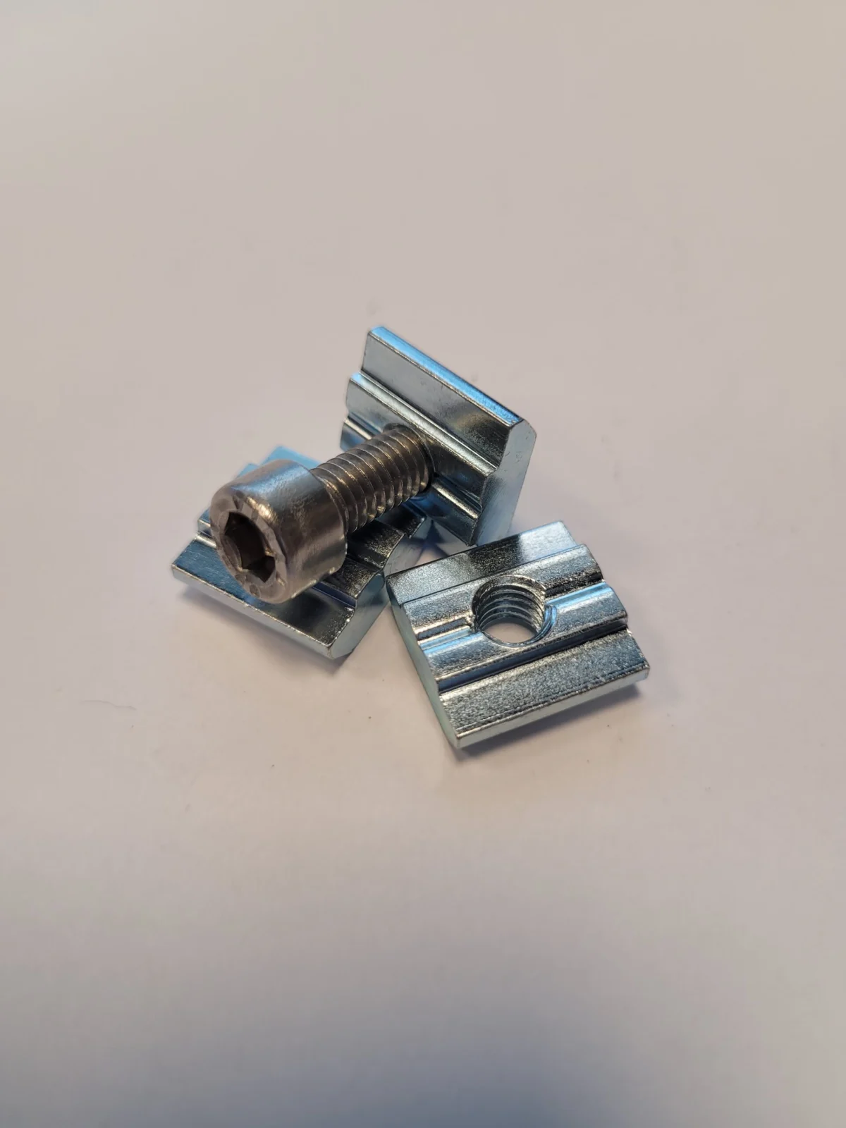 Platemutter for Aluminium ski.