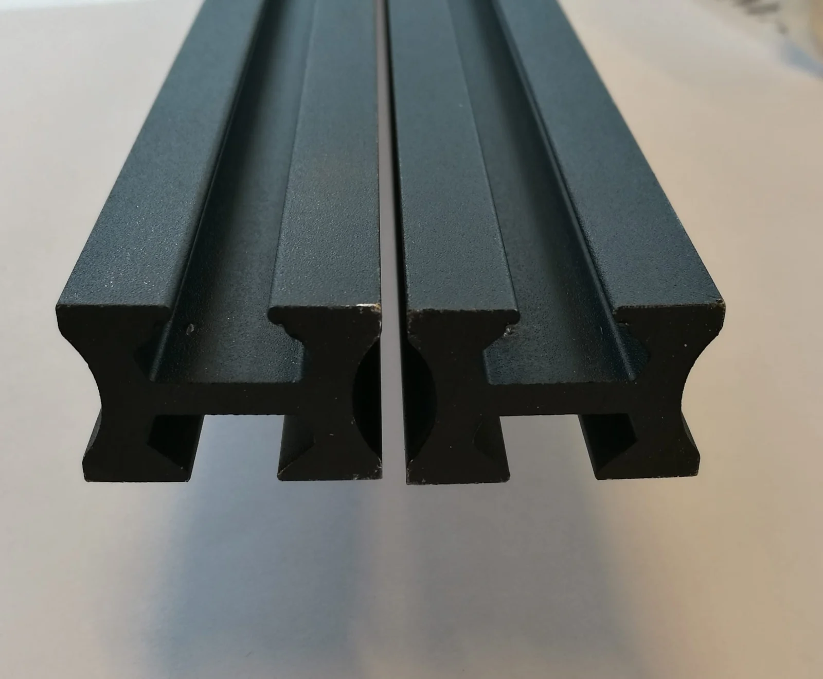 TROLL RUNNER 255 – Aluminiumsprofil/ski med feil.
