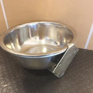 Veggfeste til vannskål